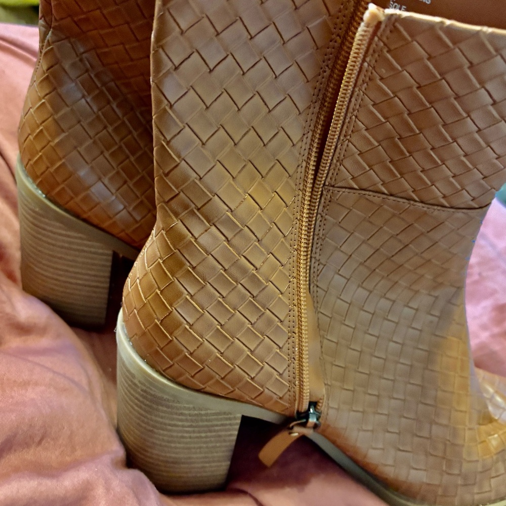 Gorgeous Express brown suede booties size 11